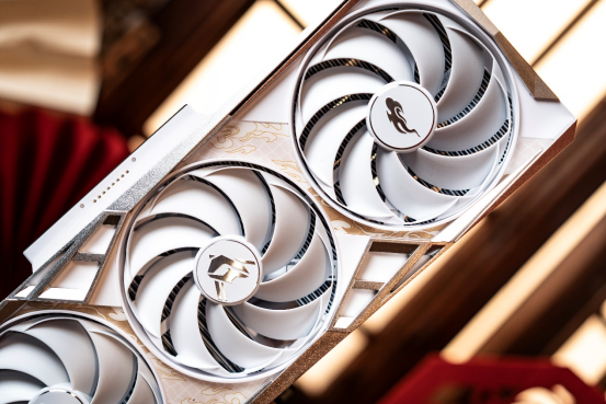 iGame七彩虹推出「甲辰智龙」限定主板显卡，开启AIGC龙纪元